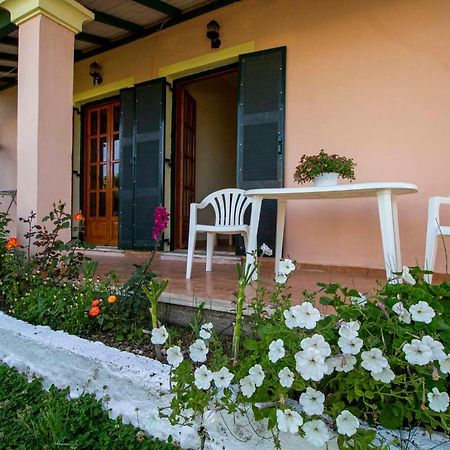 Litheres Tzoras‌ ‌Apartments‌ ‌Roda‌ ‌Corfu‌ מראה חיצוני תמונה