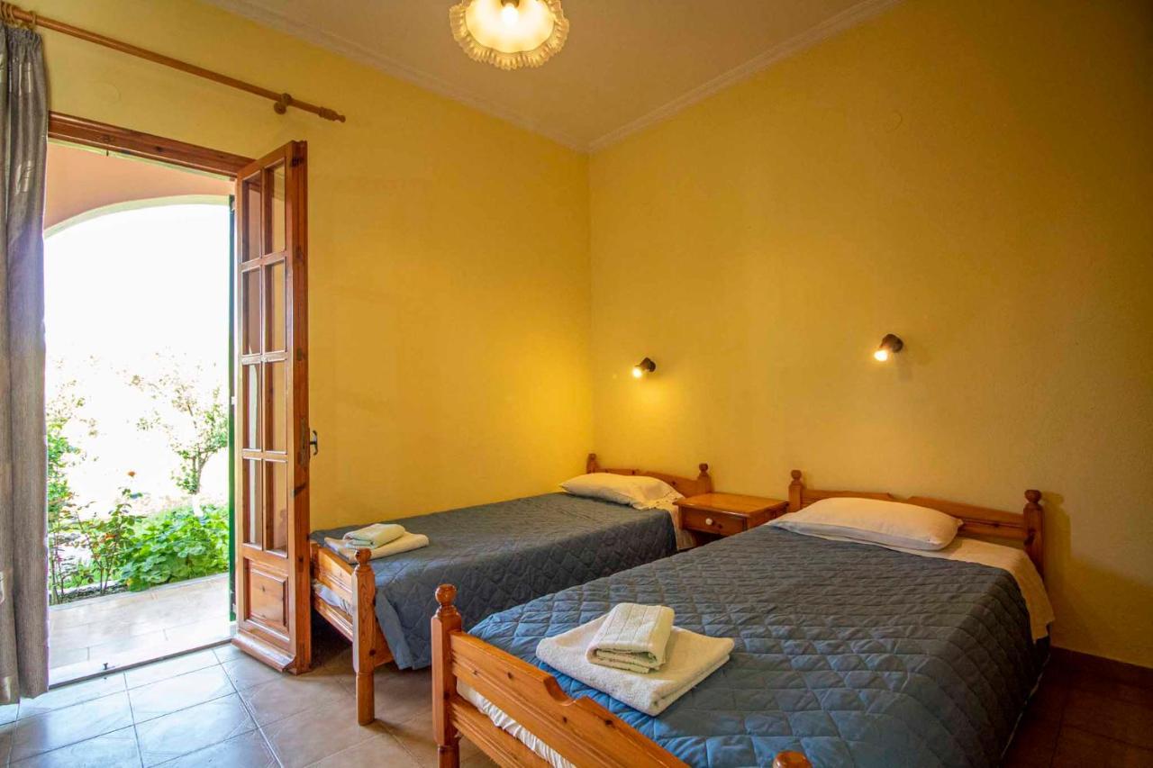 Litheres Tzoras‌ ‌Apartments‌ ‌Roda‌ ‌Corfu‌ מראה חיצוני תמונה
